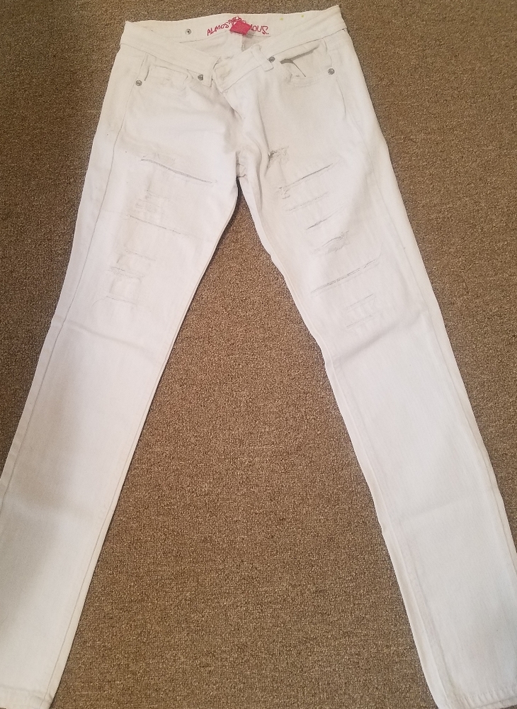White distressed jeans